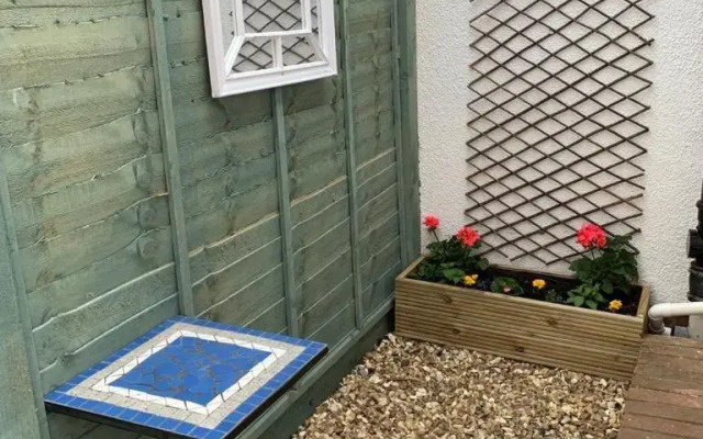The Beehive - Self Contained Studio by The Sea