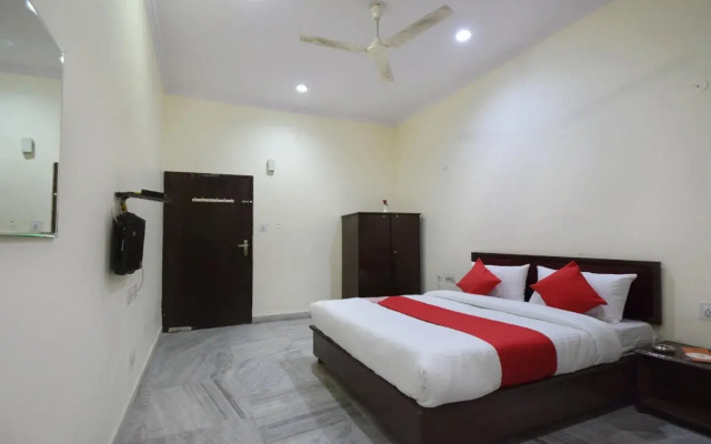 Hotel C-9 by OYO