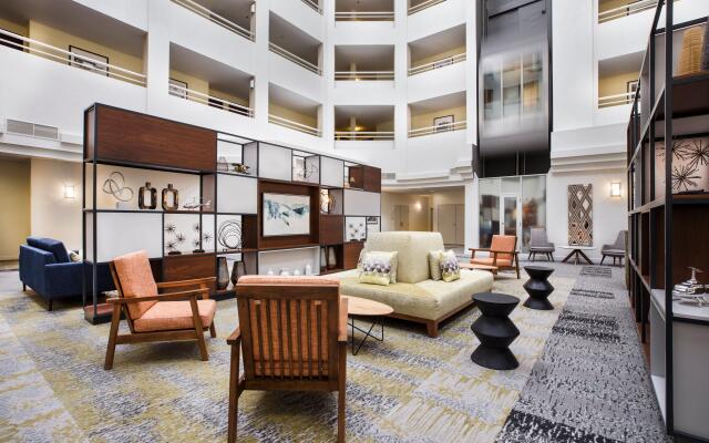 Holiday Inn Montreal Longueuil by IHG