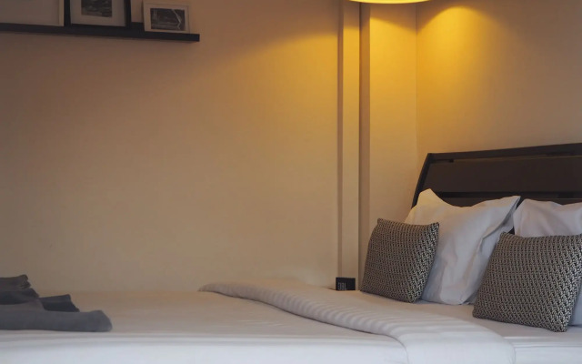 Side Walk Boutique Hotel