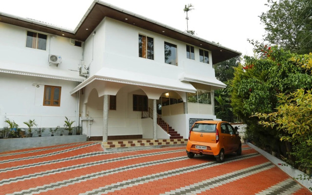 OYO 7966 Laacienekkas Valley Resort