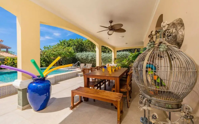 Ocean View 5BR Villa Steps to Beach Privatepool