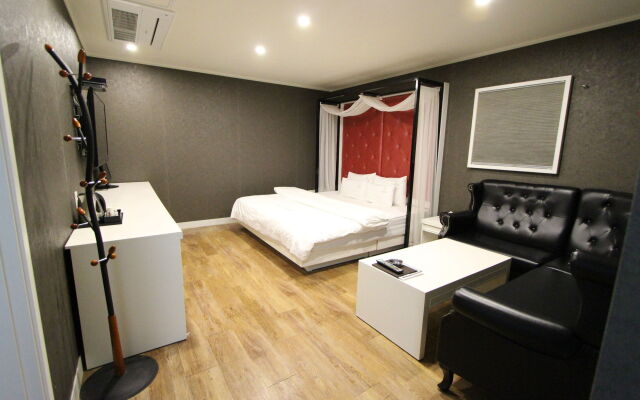 Hotel Louis.J
