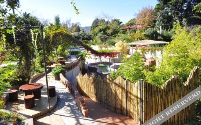 Yingyuetan Hotspring Hotel