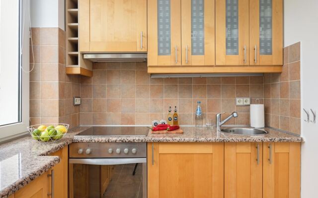 Studio Al. Wyzwolenia 10 by Renters