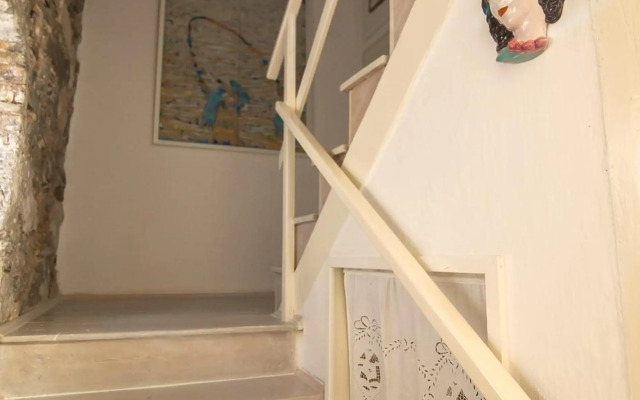 Apartment House Art Bol