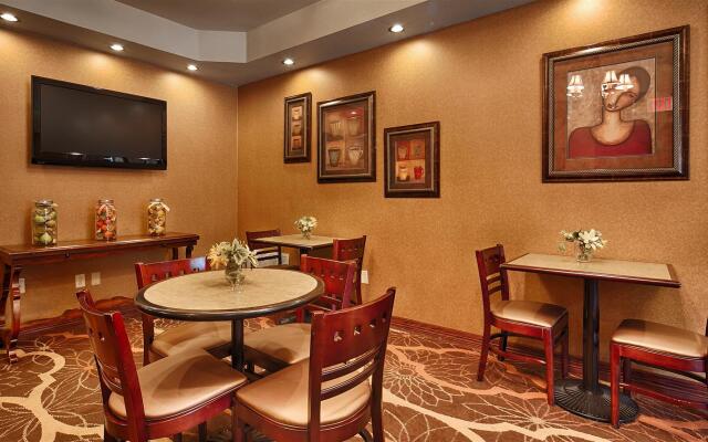 Best Western Plus Crown Colony Inn & Suites