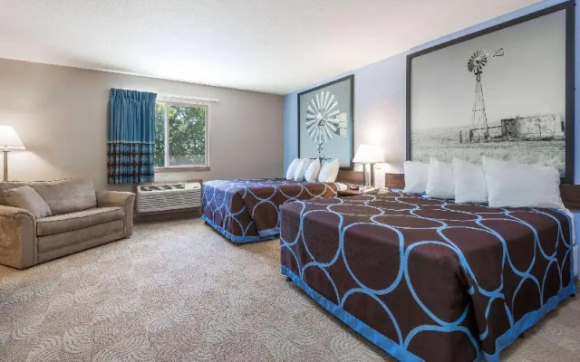 Super 8 By Wyndham Beloit