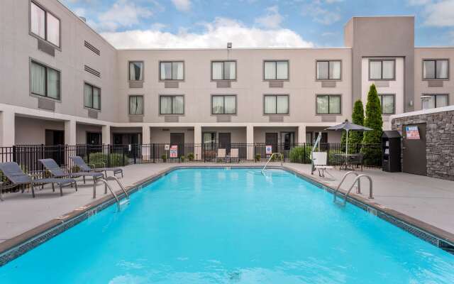 Best Western Plus Bowling Green
