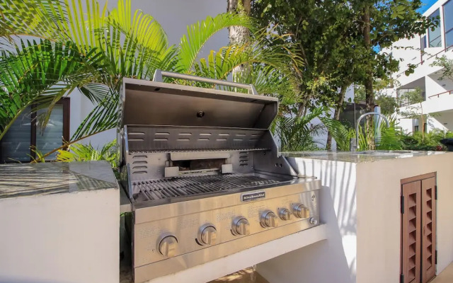 Amazing Family 2BR Ground Floor Condo with Terrace