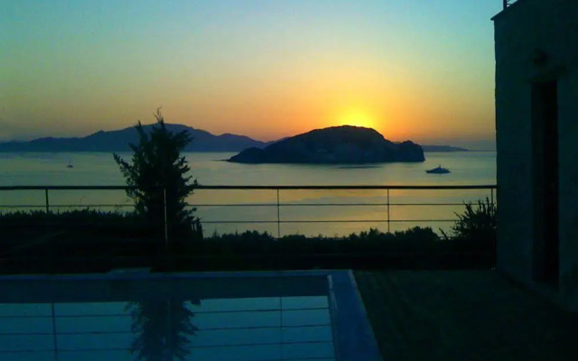 Exensian Villas & Suites