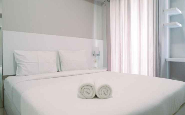 Studio Apartment next to Mall at Supermall Mansion By Travelio