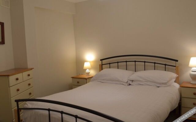 Crossways & Sea View Holiday Apartments