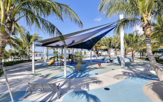 Bahamian Reed by Avantstay Walk to Everything! w/ Community Pool Week Long Stays Only