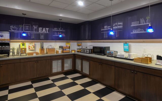 Hampton Inn & Suites ATL-Six Flags