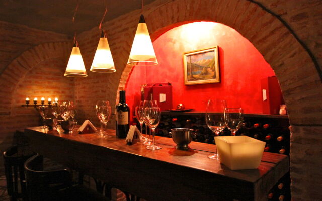 Miravida Soho Hotel & Wine Bar