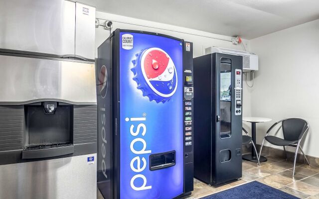 Motel 6 Janesville, WI