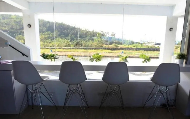 Lake Shining Hostel
