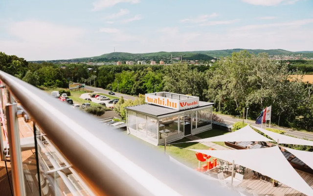 Wabi Hotel - Beauty & Dental Center