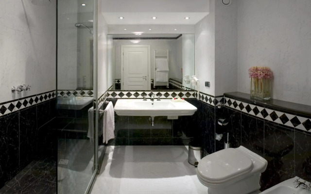Maxim Hotel