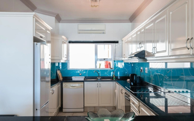 Le Rocella 4 - 2 Adults and 4 children only