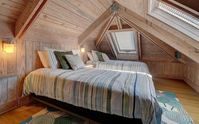 104 the Nautilus 5 Br Home by RedAwning