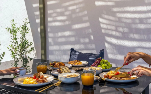 Lavadoze Luxury Suites - Adults only