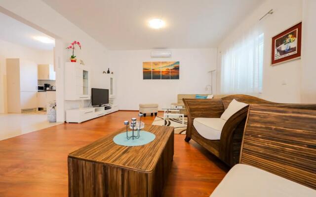 Ante - 30 m from beach - H(6+2)