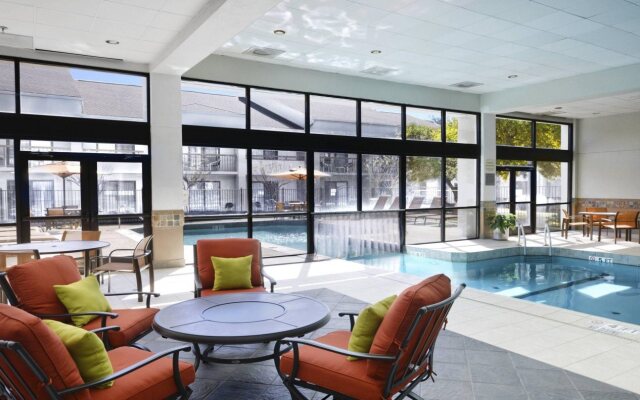Courtyard by Marriott Dallas Arlington/Entertainment Dist