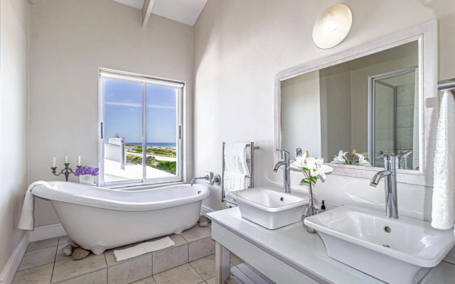 138 Marine Beachfront Guesthouse