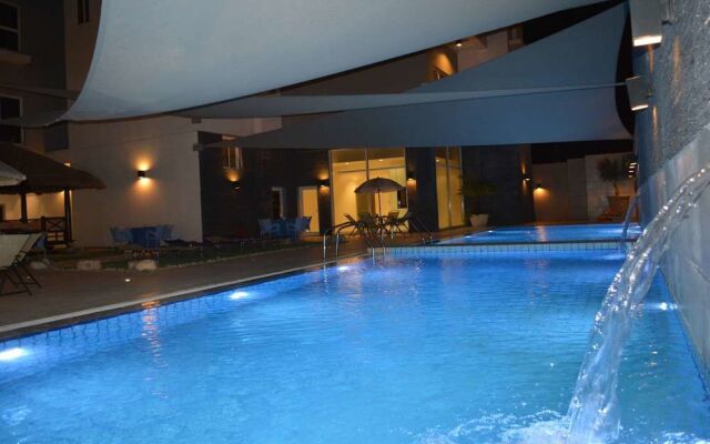 Leaders Plaza Hotel