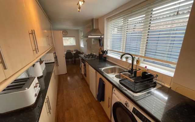 Familyfriendly - Sleeps6 - Privateparking - Garden