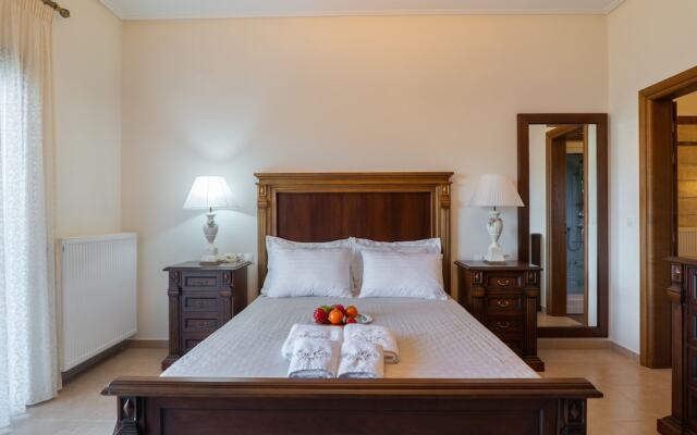 Paul's American Mansion- Volos suburb