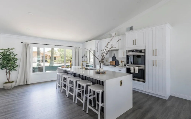 Old Town Fashion-pool-putting Green-bbq Grill