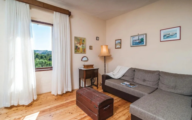Amazing Home in Bobovisca With 3 Bedrooms, Wifi and Outdoor Swimming Pool