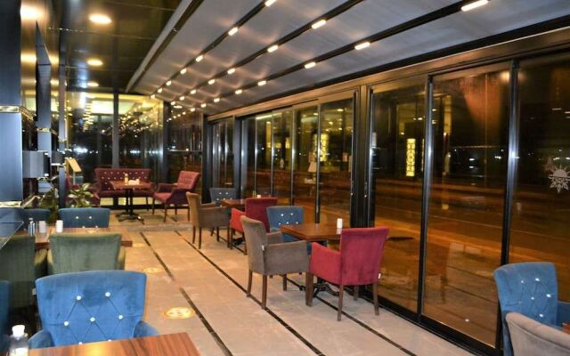 Sapran Deluxe Hotel