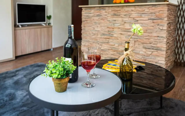 Design Studio Apartment Near the Center