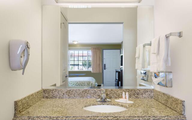 Days Inn by Wyndham King City