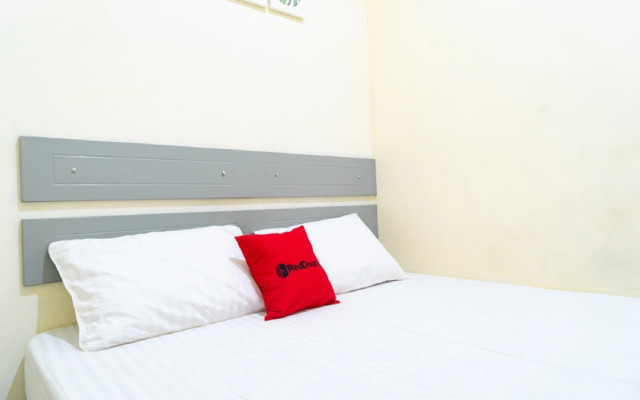 RedDoorz near CBD Ciledug