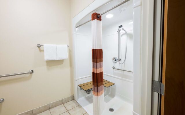 Red Roof Inn PLUS+ Boston - Logan