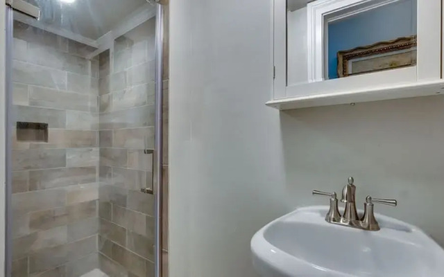 Comfortable Escape 2BR Historic Downtown