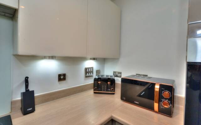 Executive Oakgrove Apartment