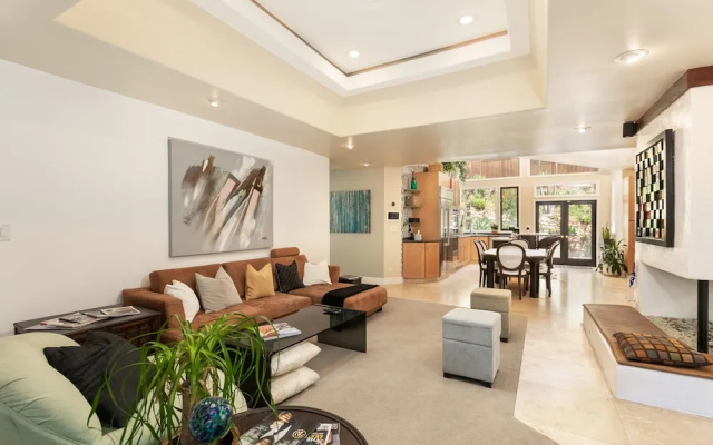 Skyhill Oasis W/ Hot Tub Walk To Universal 4 Bedroom Home