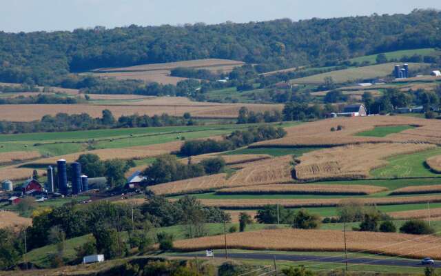 Country Inn & Suites by Radisson, Stockton, IL