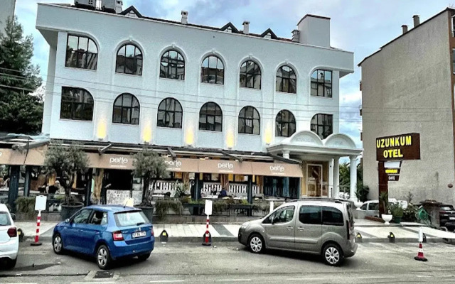 Uzunkum Hotel