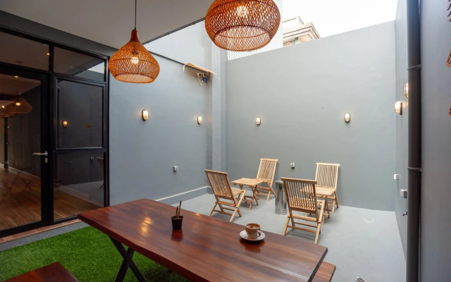 Urbanview Hotel Groovy Inn Tangerang