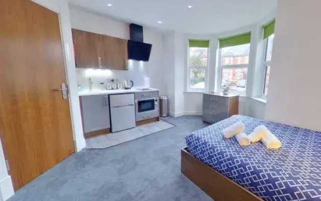 CovStays – Victoria House - Deluxe Studios in Coventry City Centre