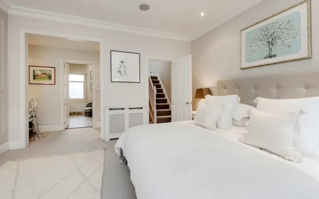 Stunning 4 bed Fulham Home With Garden