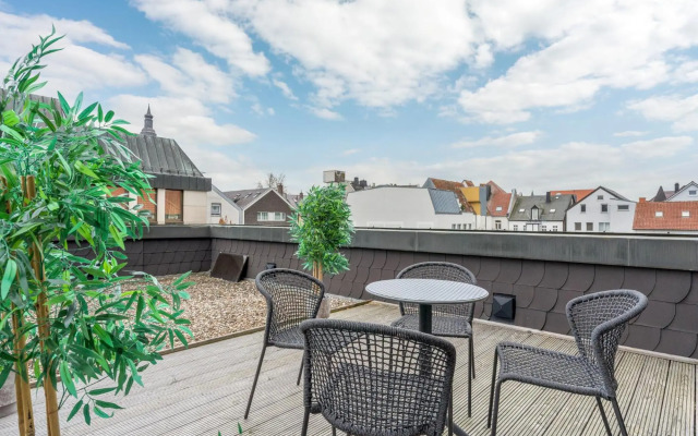 BRIGHT: Stylish & Central - Kitchen - Netflix