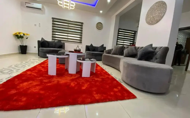Comforts Court And Apartment